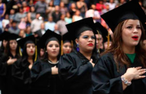 Mujeres, las que más se gradúan y obtienen excelencia en la UNAH