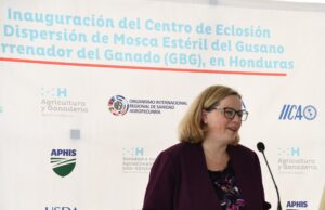 Subsecretaria de Agricultura de EE.UU., Jennifer Moffitt, Visitó Honduras para Apoyar los Esfuerzos de Erradicación del Gusano Barrenador del Ganado