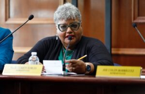 Representante impulsa investigación sobre ausencia de mujeres artistas en las fiestas de pueblo