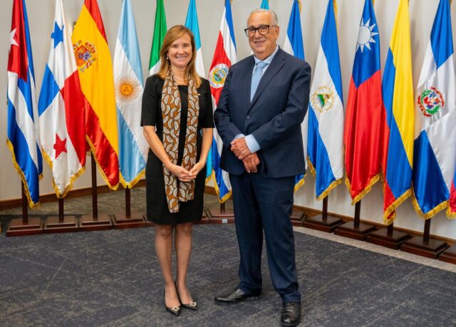 BCIE rinde homenaje a su expresidente ejecutivo, Federico Álvarez Fernández