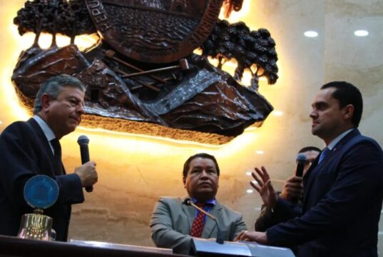 Tomás Zambrano, el antiderechos que llega a la presidencia del Congreso