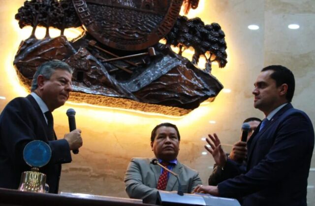 Tomás Zambrano, el antiderechos que llega a la presidencia del Congreso