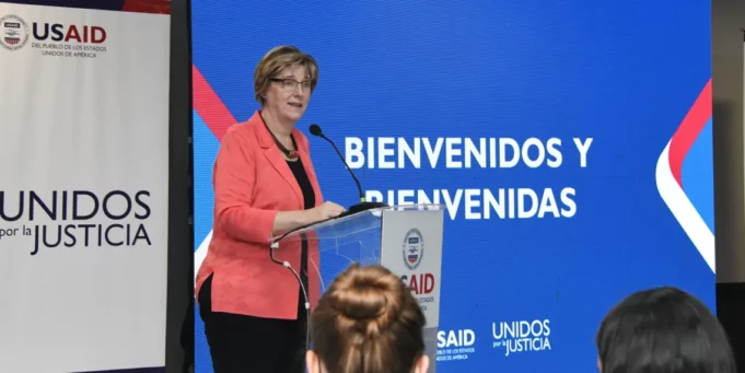 Embajadora de Estados Unidos: “Poner fin a la discriminación contra las personas LGBTIQ+ sigue siendo esencial”