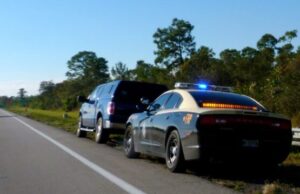 PATRULLA DE CARRETERAS DE FLORIDA, EEUU, PODRÁN INTERROGAR SOBRE ESTATUS MIGRATORIO A CONDUCTORES EN RETENES CON BASE ACUERDO SUSCRITO CON ICE