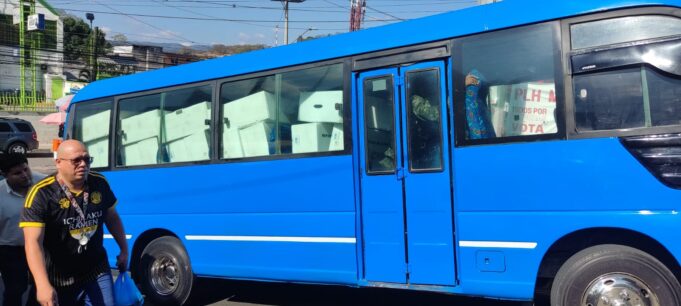 Buses-del-transporte-urbano-trasladan-maletas-electorales-en-la-capital-de-Honduras-4