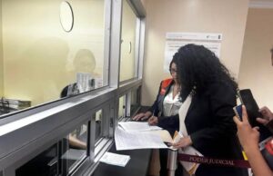 Presentan denuncia penal contra gerente de aduanas Marlon Varela