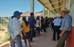 Por las rutas del voto olvidado, los lencas le cumplen a la democracia