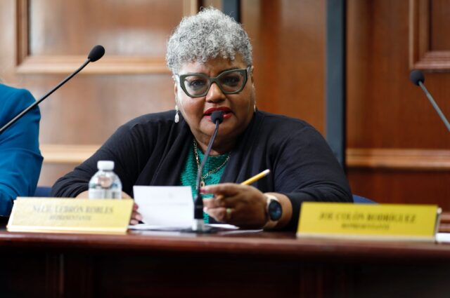 Representante impulsa investigación sobre ausencia de mujeres artistas en las fiestas de pueblo