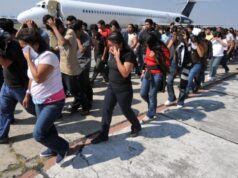 ESTADOS UNIDOS OFRECE MIL DÓLARES Y VUELO GRATIS A MIGRANTES QUE DECIDAN IRSE VOLUNTARIAMENTE