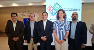 FUNDAHRSE lidera la entrega de la Insignia por la Biodiversidad, un reconocimiento al compromiso empresarial con la conservación de los recursos naturales