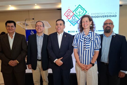 FUNDAHRSE lidera la entrega de la Insignia por la Biodiversidad, un reconocimiento al compromiso empresarial con la conservación de los recursos naturales